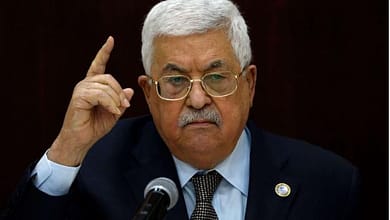 صورة الرئيس عباس يهاتف وزير العدل للاطمئنان على سير التحقيق في قضية وفاة نزار بنات