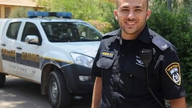 صورة ‏اعتقال الأسيرين في الناصرة: أبلغ الشرطة عنهما بعد طلبهما الطعام منه