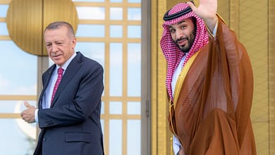 صورة ولي العهد السعودي يصل إلى تركيا ويحظى باستقبال رسمي حافل