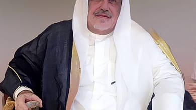 صورة شاهد: وفاة رجل الأعمال السعودي محمد بن ناصر القحطاني أثناء حديثه بمؤتمر في مصر
